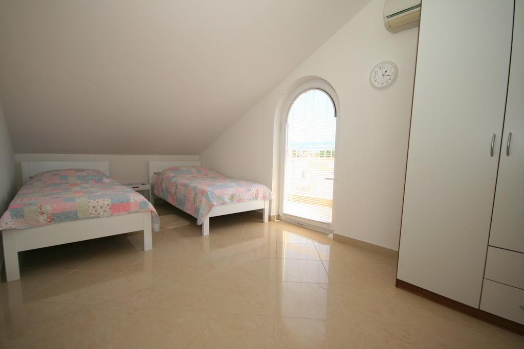 Apartment Mimoza 6, Baska, Krk Exterior foto